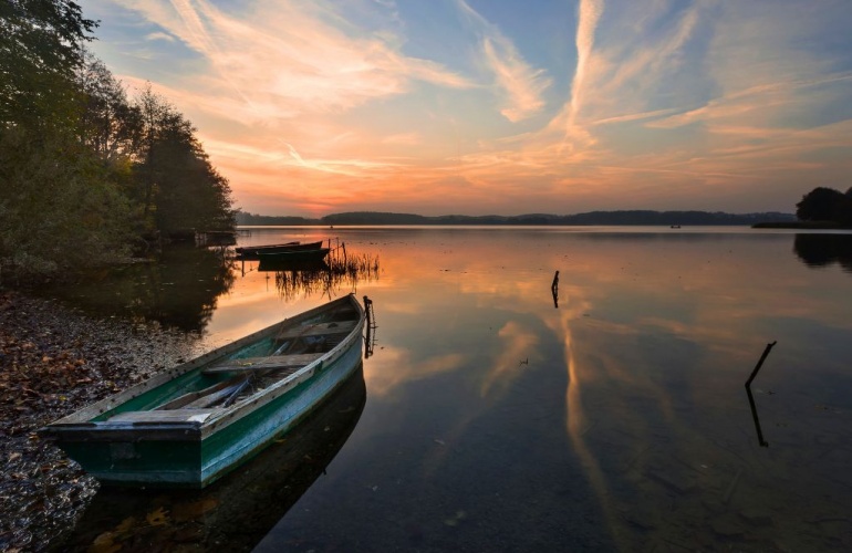 Historia Rucianego-Nidy: Od osady leśnej do centrum żeglarskiego Mazur